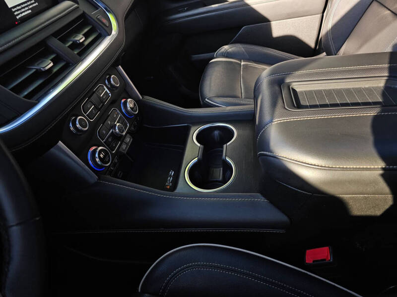 2023 GMC Yukon SLT