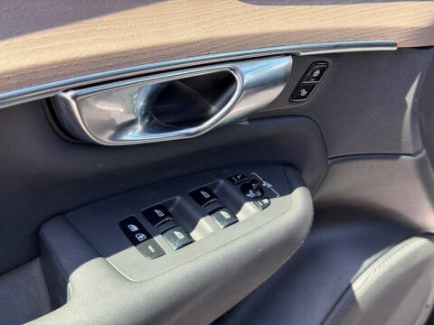 2025 Volvo XC90 B6 Plus Bright Theme 7P