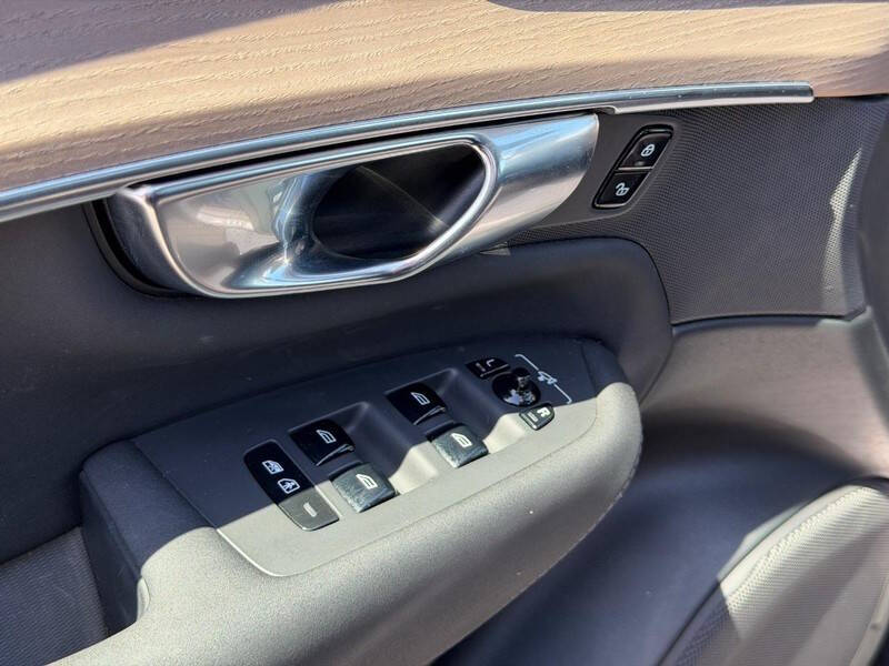 2025 Volvo XC90 B6 Plus Bright Theme 7P