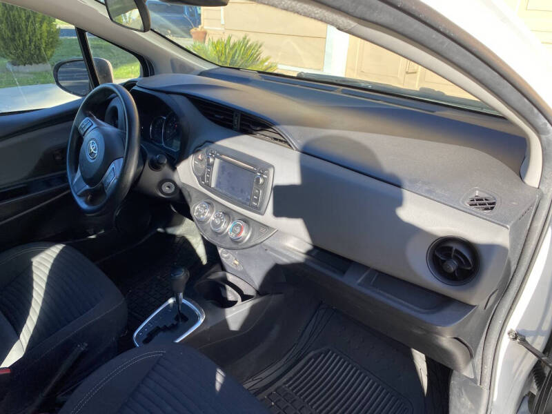 2018 Toyota Yaris 5-Door LE