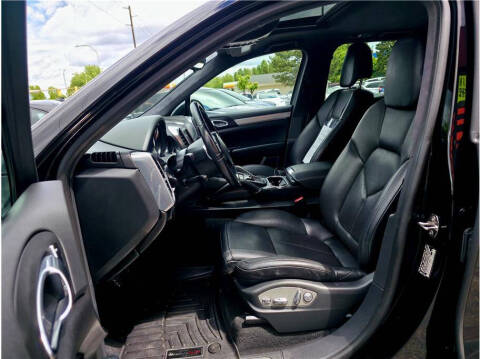 2013 Porsche Cayenne GTS