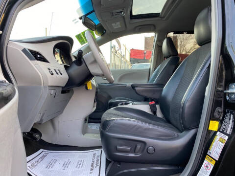 2013 Toyota Sienna SE 8-Passenger