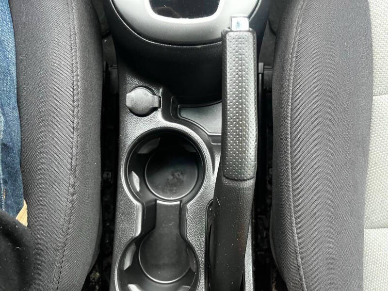 2014 Chevrolet Cruze LS - Photo 18