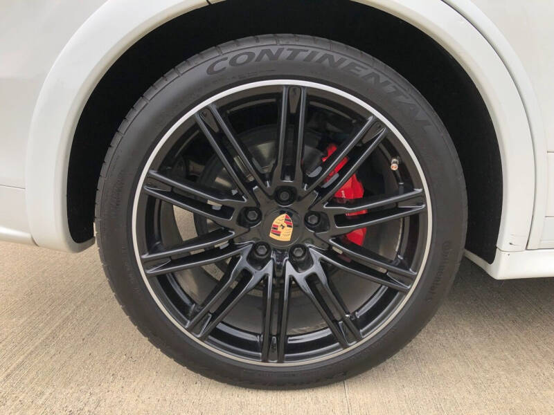 2013 Porsche Cayenne GTS