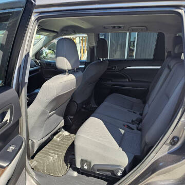 2016 Toyota Highlander LE