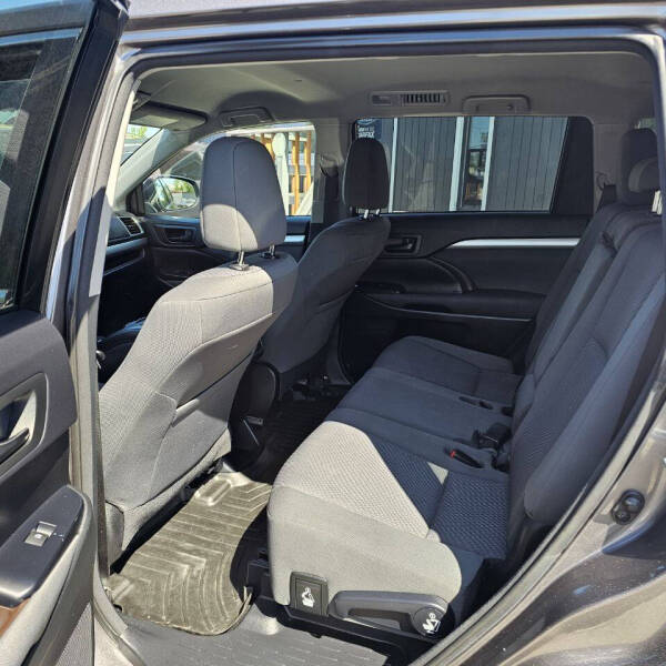 2016 Toyota Highlander LE