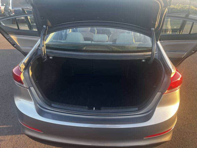 2018 Hyundai Elantra SE