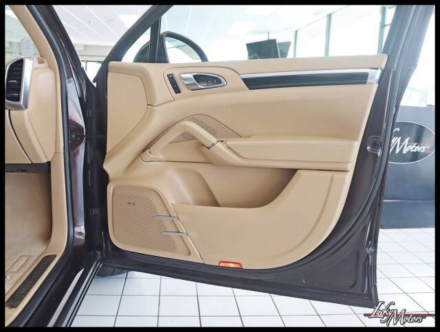 2017 Porsche Cayenne Platinum Edition