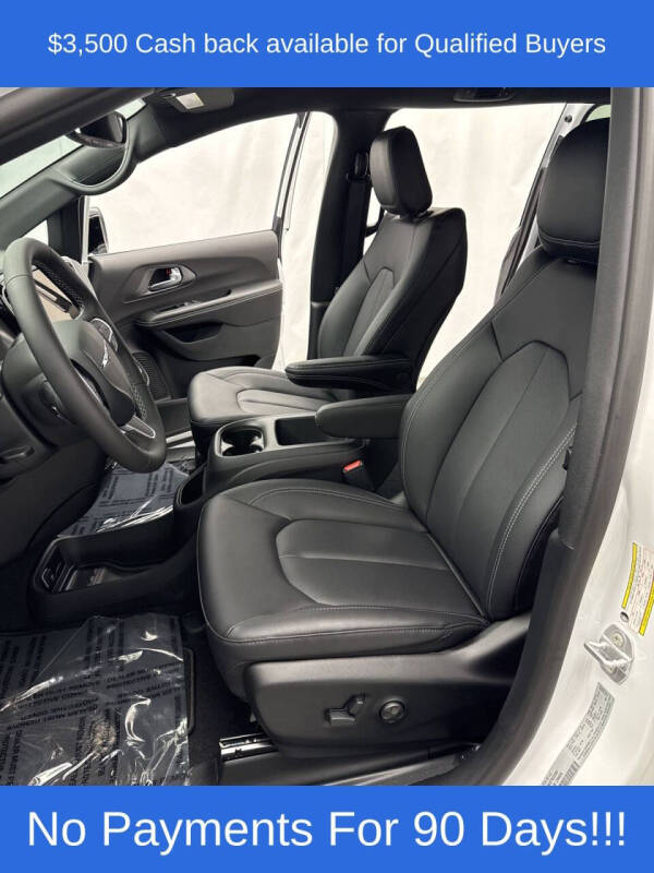 2026 Chrysler Pacifica Select