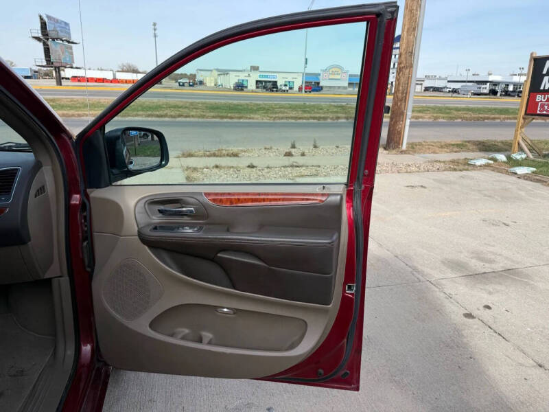 2013 Chrysler Town and Country Limited