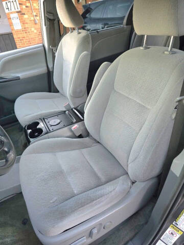 2015 Toyota Sienna LE 7-Passenger