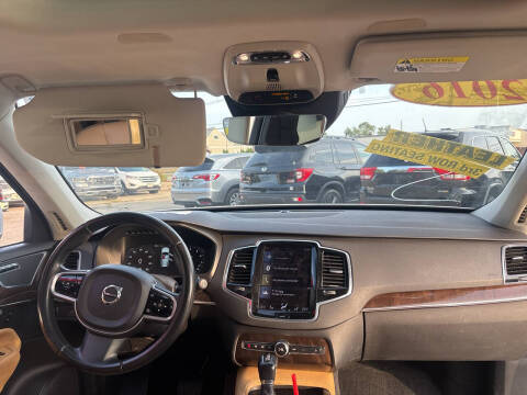 2016 Volvo XC90 T6 Momentum