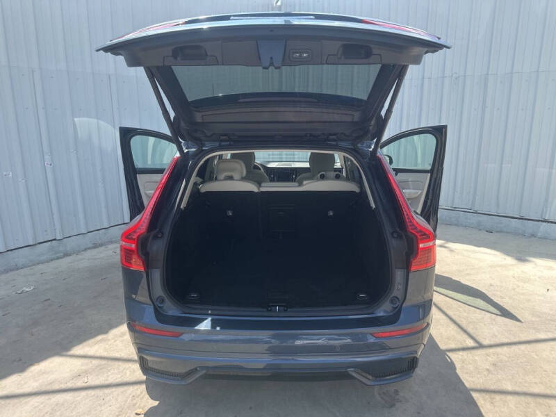 2024 Volvo XC60 B5 Core Dark Theme