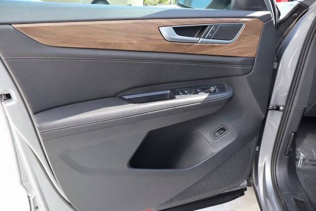 2025 Volkswagen Atlas SE