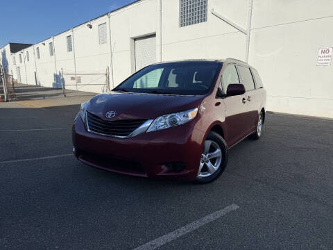2013 Toyota Sienna LE 7-Passenger Auto Access Seat