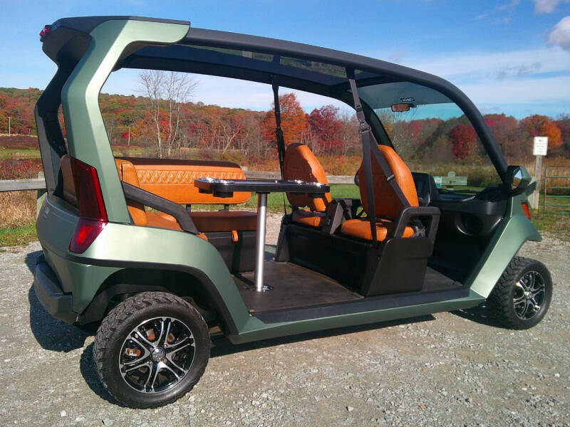 2024 Club Car CRU 72 Volt NEV