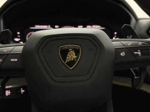 2025 Lamborghini Urus SE
