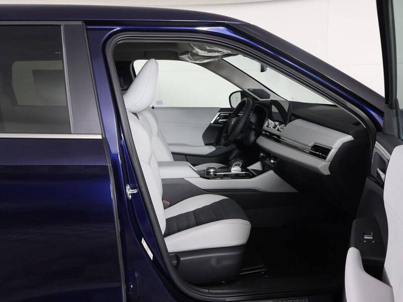 2026 Mitsubishi Outlander SE