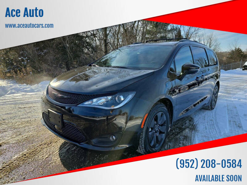 2020 Chrysler Pacifica Hybrid Limited's photo