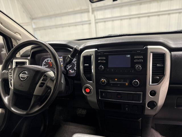 2017 Nissan Titan SV