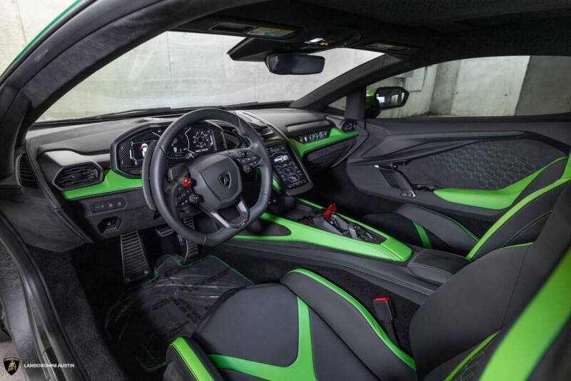 2024 Lamborghini Revuelto