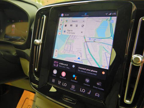 2023 Volvo XC40 B5 Plus Dark Theme