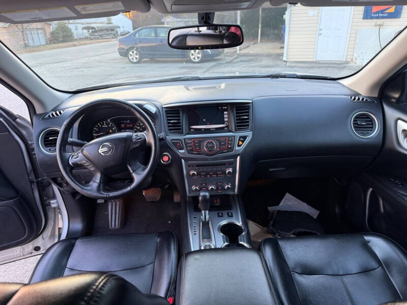 2020 Nissan Pathfinder SL