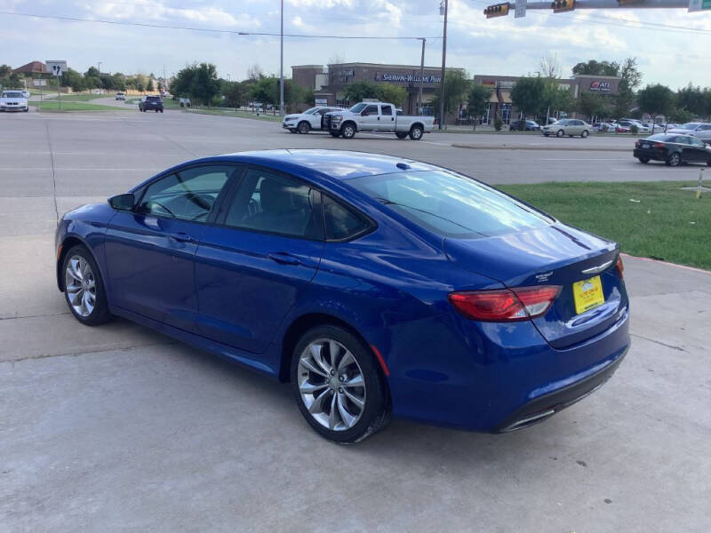 2015 Chrysler 200 S photo 13