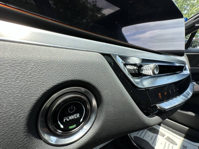 2025 Cadillac LYRIQ Luxury 2