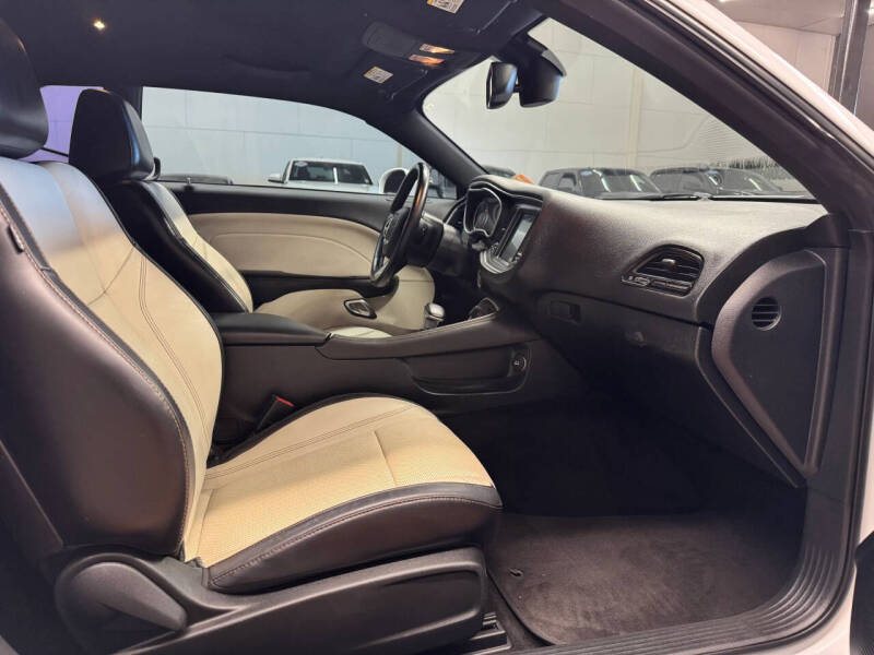 2015 Dodge Challenger SXT Plus