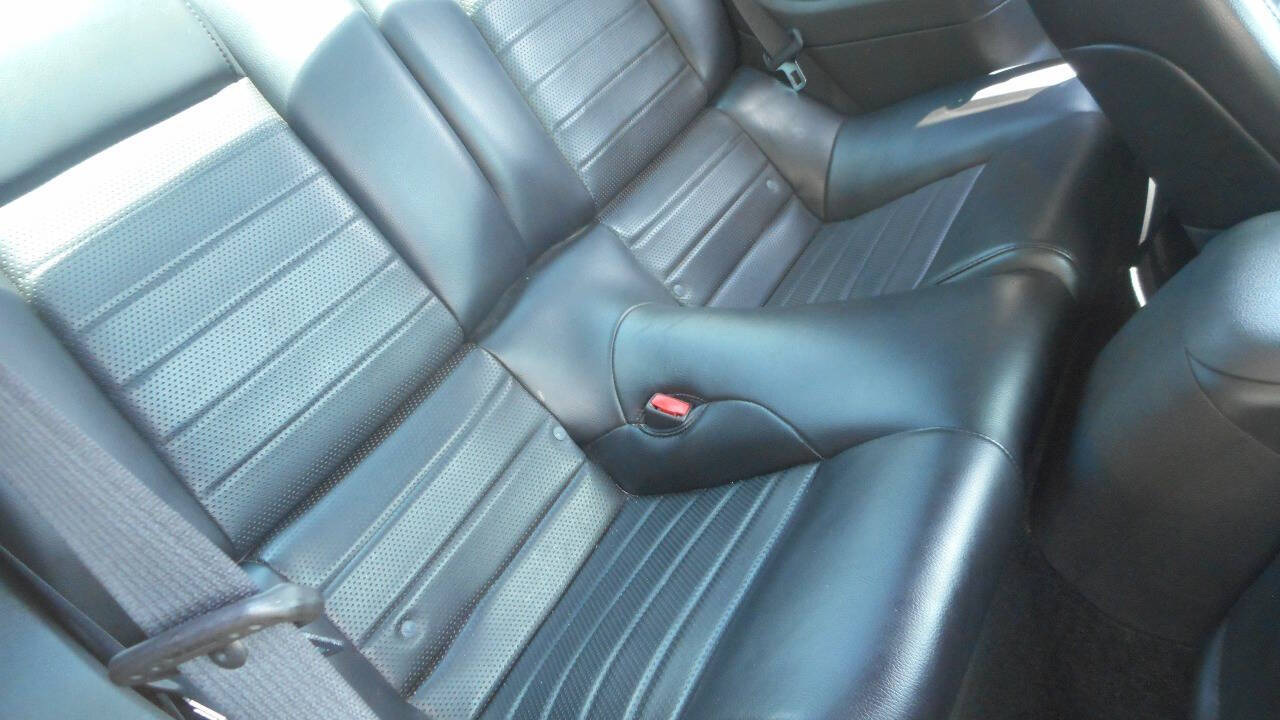 2007 Ford Mustang 24