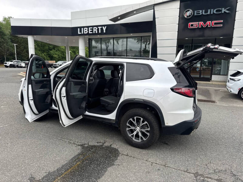 2024 GMC Acadia AT4