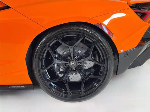 2024 Lamborghini Revuelto
