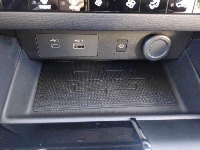 2025 Mitsubishi Outlander PHEV SE