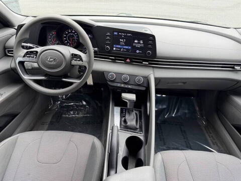 2023 Hyundai Elantra SE