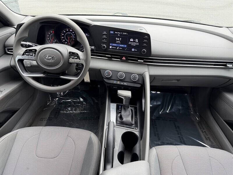2023 Hyundai Elantra SE
