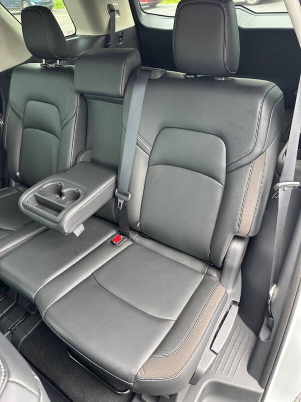 2023 Nissan Pathfinder SL