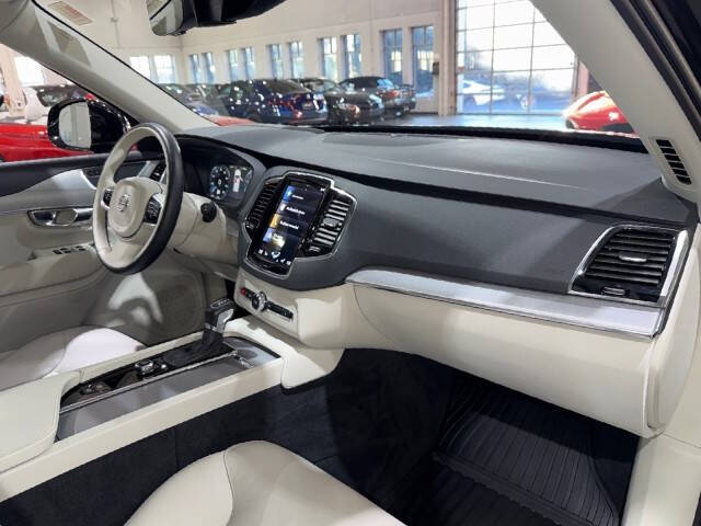 2022 Volvo XC90 T5 Momentum