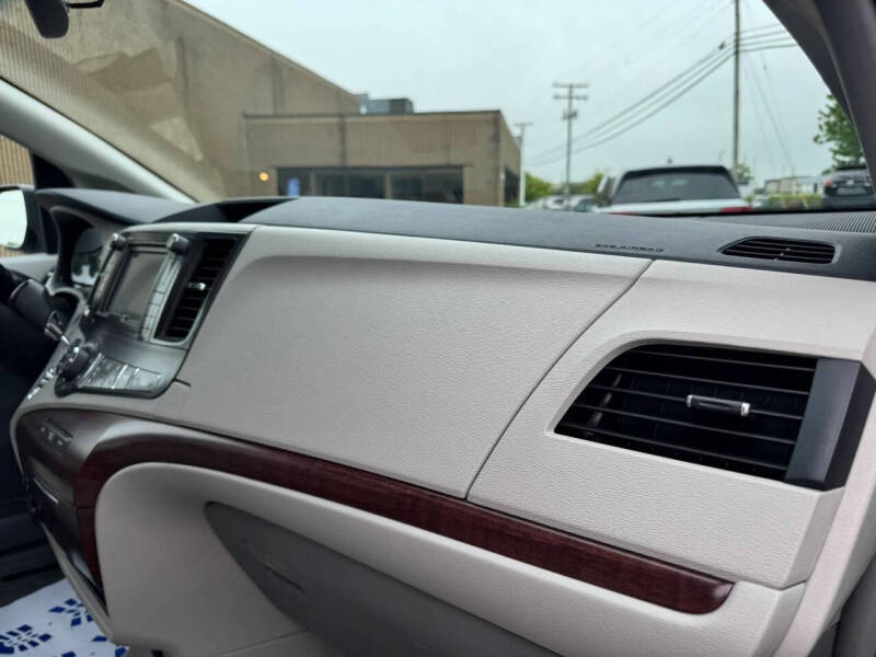 2014 Toyota Sienna Limited 7-Passenger