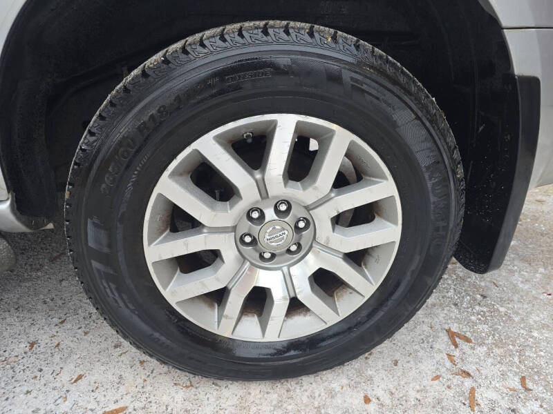 2011 Nissan Pathfinder LE