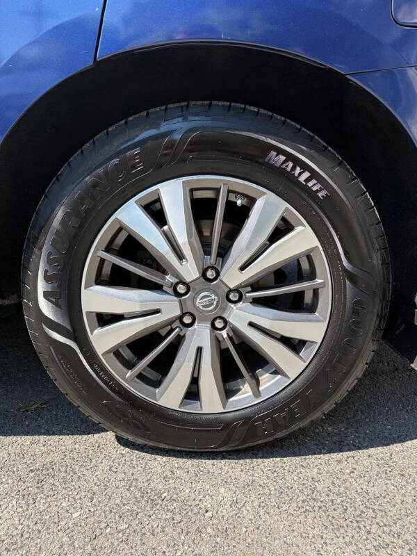 2017 Nissan Pathfinder SL