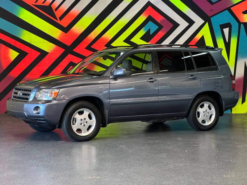 2005 Toyota Highlander for sale at Continental Car Sales in San Mateo CA