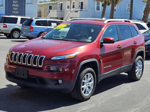 2015 Jeep Cherokee for sale at Bond Auto Sales in Saint Petersburg FL