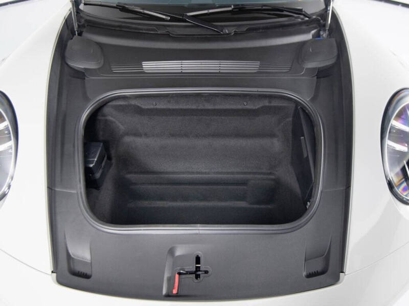 2025 Porsche 911 Carrera