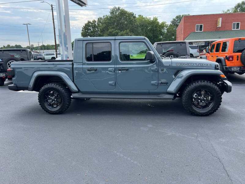 2025 Jeep Gladiator Sport