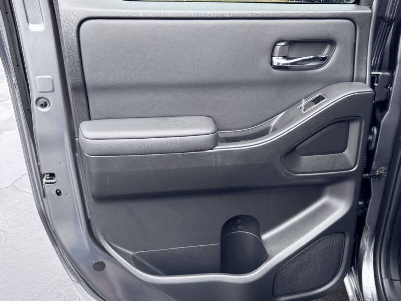 2022 Nissan Frontier SV