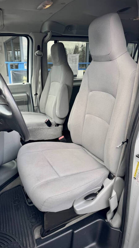 2013 Ford E-Series E-350 SD XLT