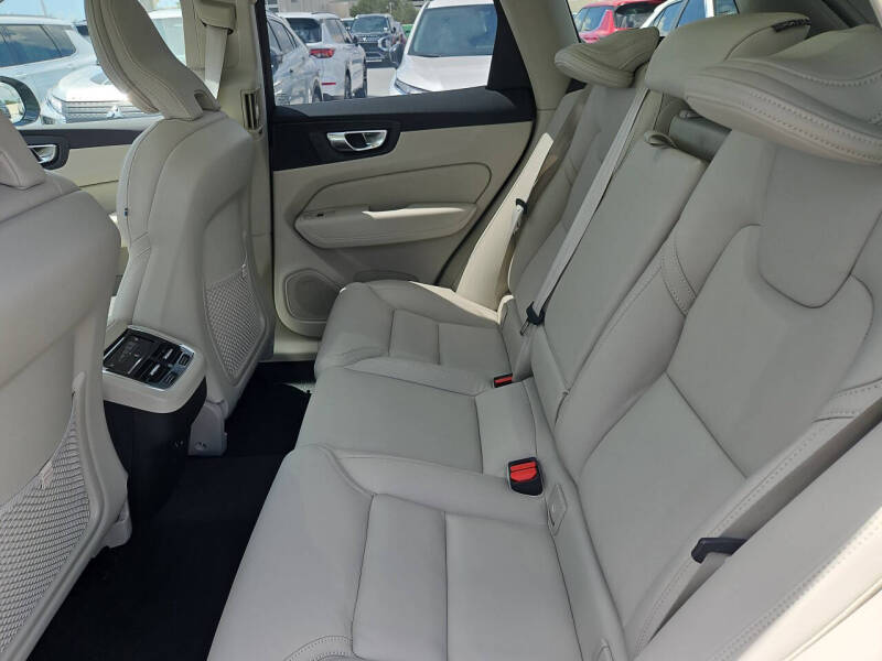 2026 Volvo XC60 B5 Ultra