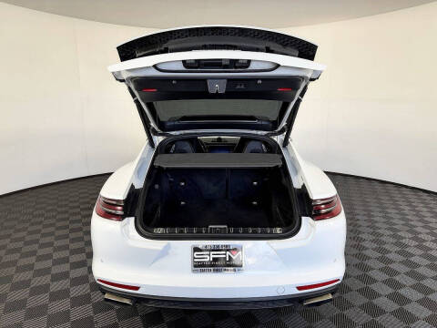 2017 Porsche Panamera 4