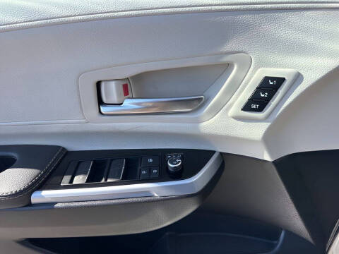 2025 Toyota Sienna Platinum 7-Passenger